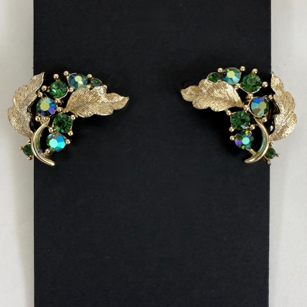 Vintage Lisner Gold Tone Green AB Rhinestone Leaf Clip On Earrings Botanical - Picture 4 of 9